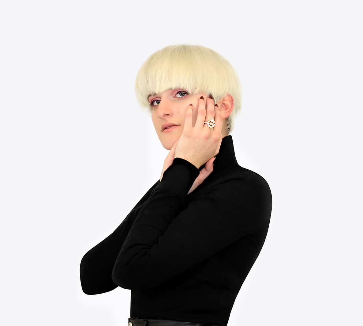 Bague ABI ornée de cristaux blancs – Image 2