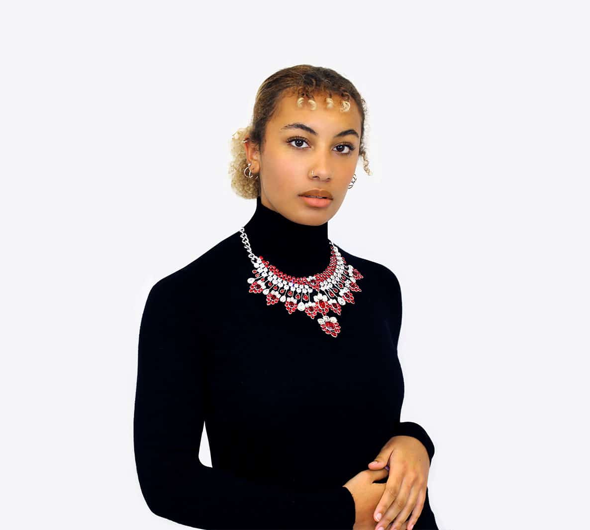 Collier ALYSSE orné de cristaux rouges et blancs – Image 4