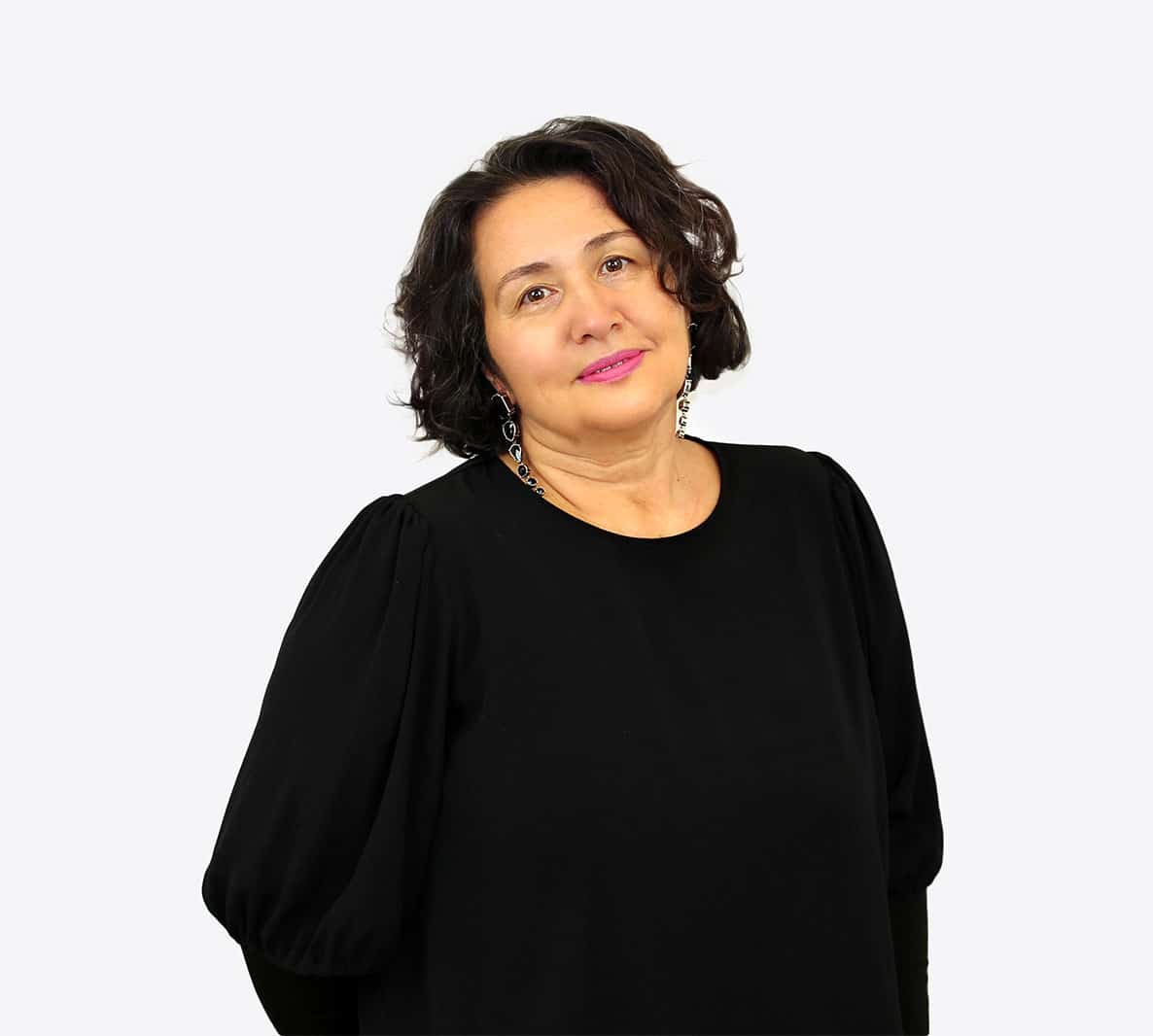 Boucles d'oreille AMAYA ornées de cristaux noirs – Image 2