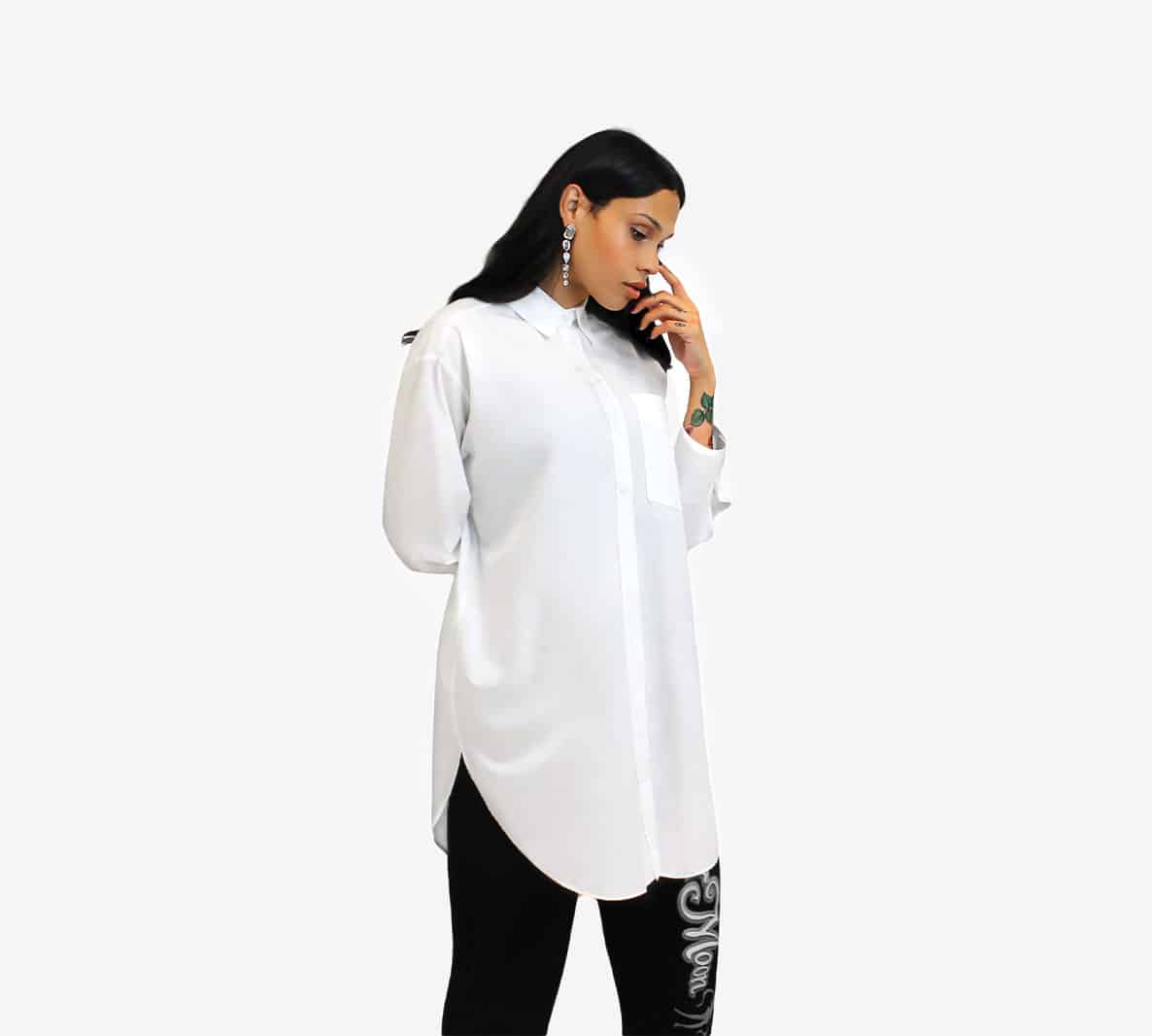 Boucles d'oreille AMAYA ornées de cristaux blancs – Image 6