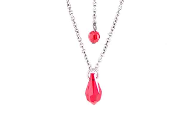 Boucles d'oreille AIKO ornées de cristaux rouges et roses – Image 3