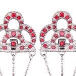 Boucles d'oreille AIKO ornées de cristaux rouges et roses – Image 2