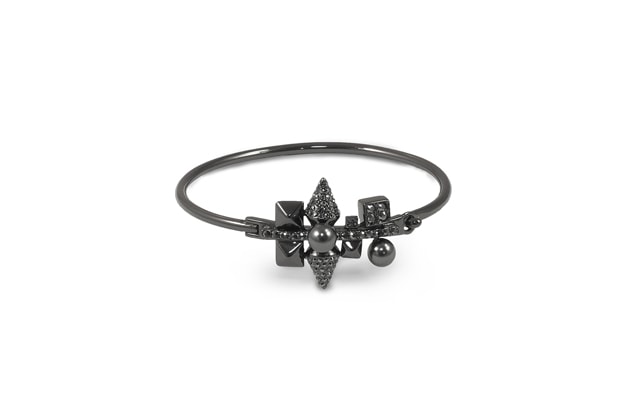 Bracelet with crystal beads and black spikes by on aura tout vu