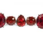 Barrette pour cheveux AMENA ornée de cristaux rouges – Image 2