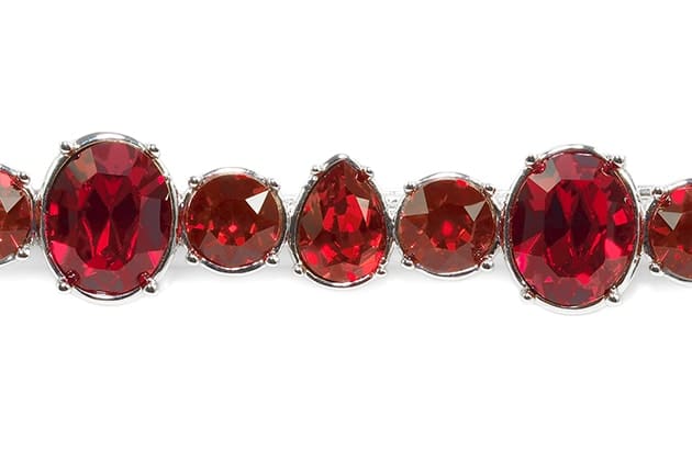 Barrette pour cheveux AMENA ornée de cristaux rouges – Image 2