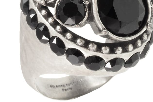 bague en cristal noir et metal par on aura tout vu