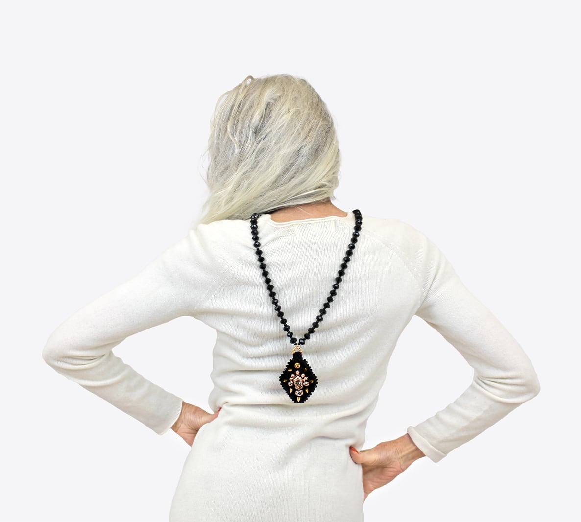 Collier mini plastron ABRAK brodé de perles et de cristaux – Image 4