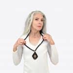 Collier mini plastron ABRAK brodé de perles et de cristaux – Image 5