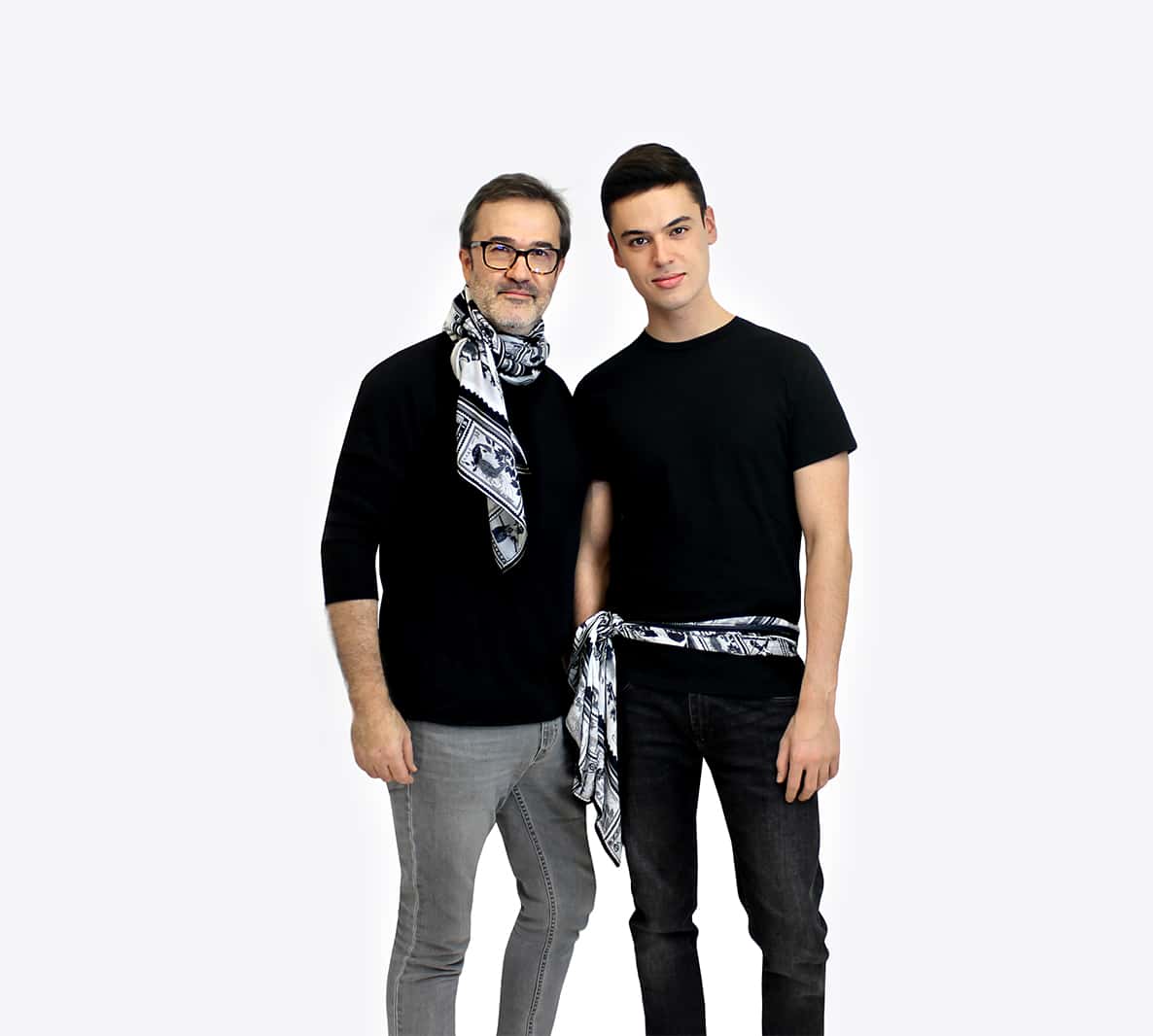 Echarpe BIZIA imprimée de timbres noirs et blancs – Image 5