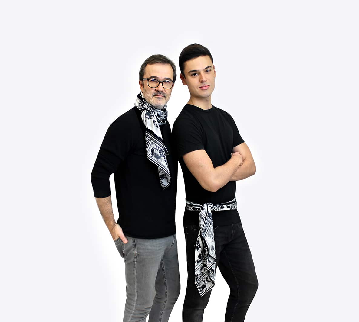 Echarpe BIZIA imprimée de timbres noirs et blancs – Image 6