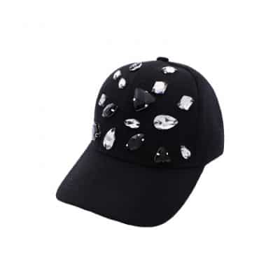 Casquette noire handmade avec des cristaux