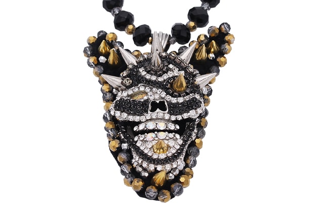 Plastron démon gandmade avec des cristaux