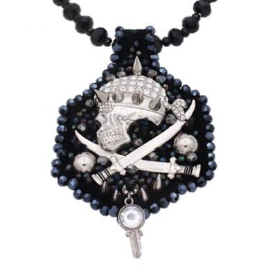 plastron de pirate handmade avec des cristaux