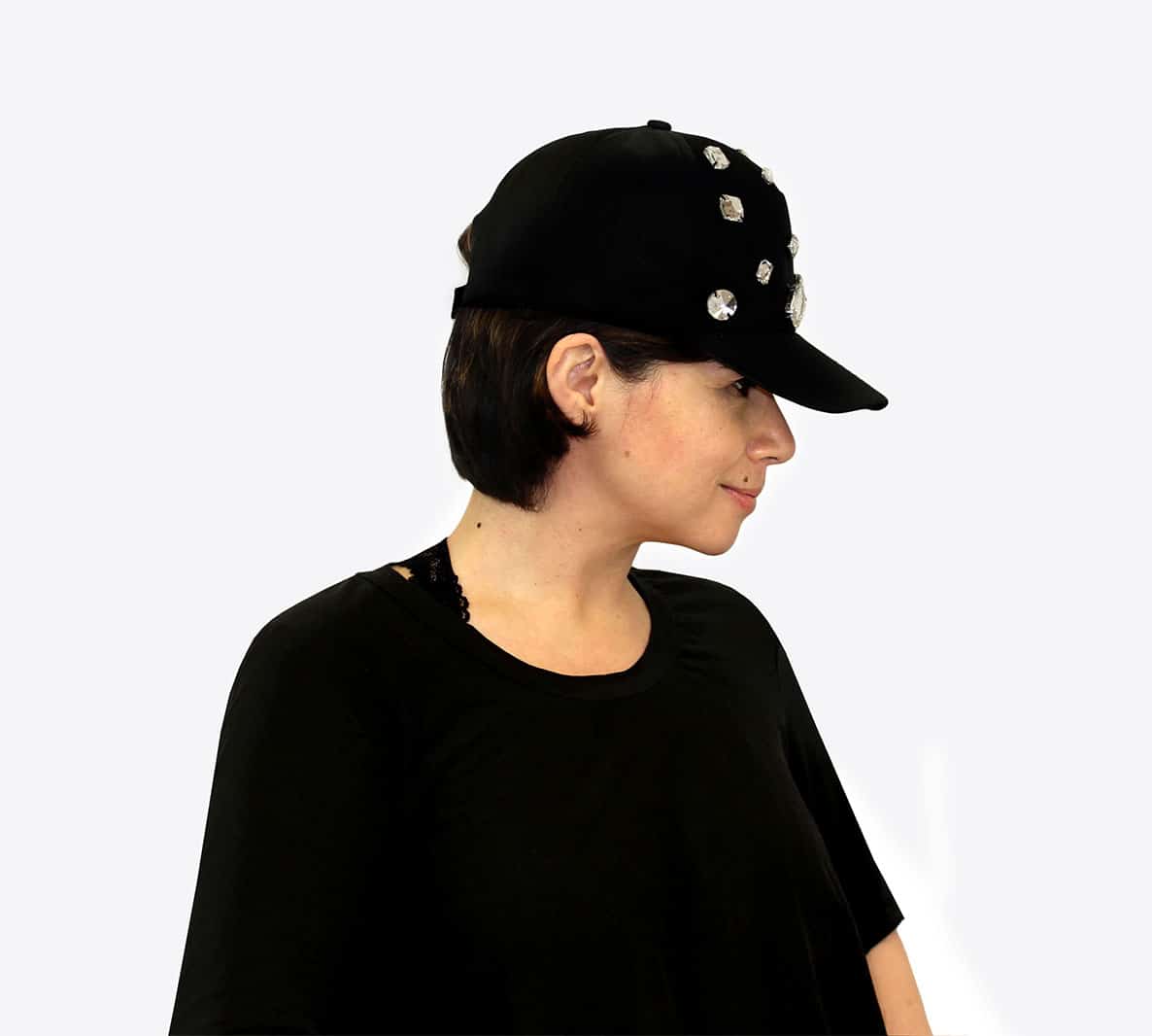 Casquette KLEMI brodée de strass blancs – Image 4