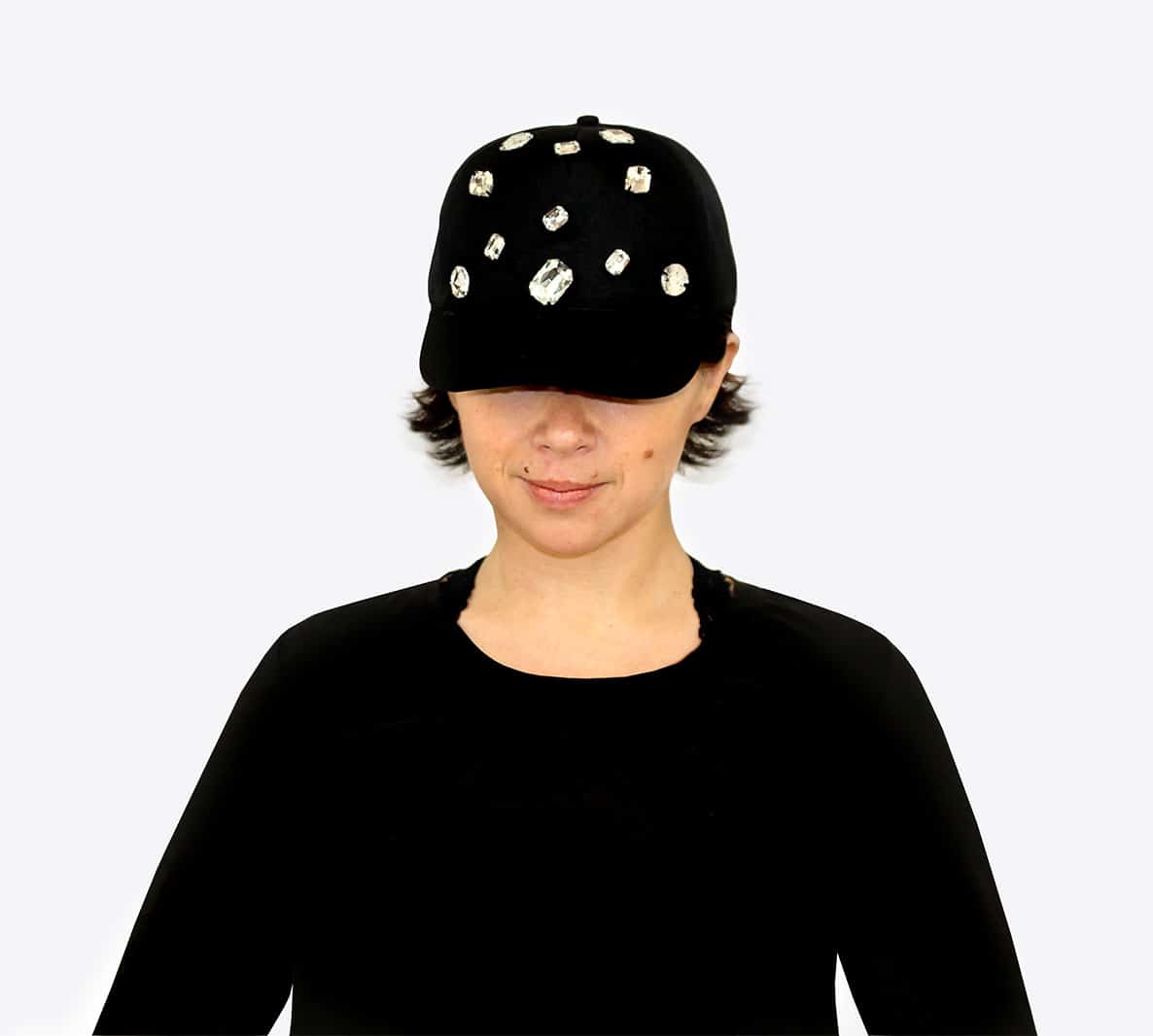 Casquette KLEMI brodée de strass blancs – Image 5