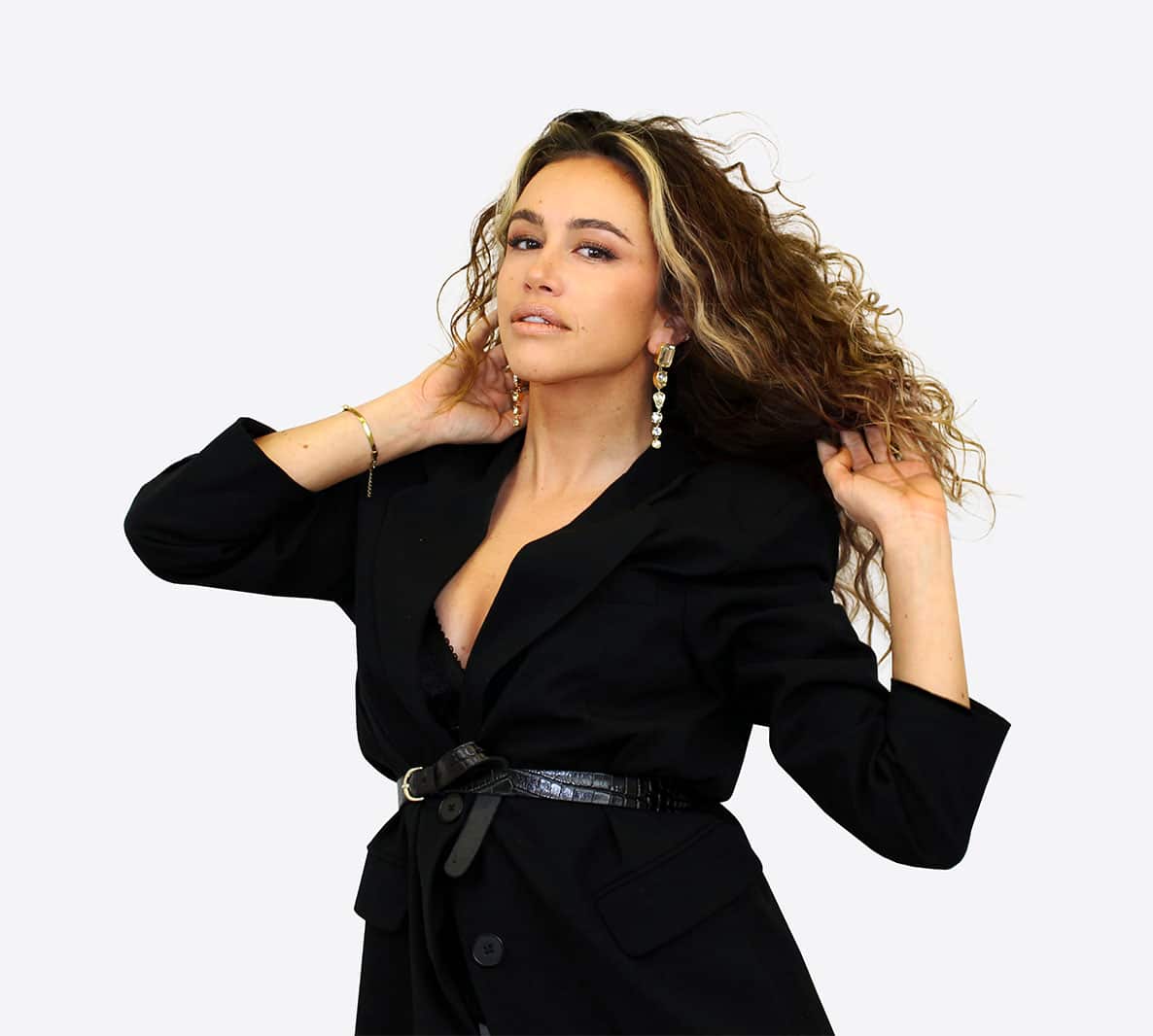 Boucles d’oreille AMAYA ornées de cristaux blancs – Image 4