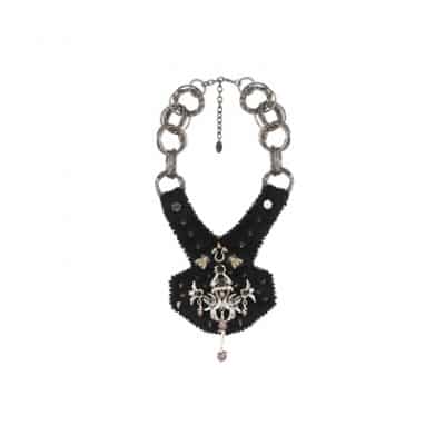 collier plastron brodé noir par on aura tout vu