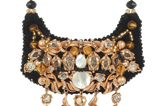 Plastron CARTER brodé de perles et de cristaux – Image 2