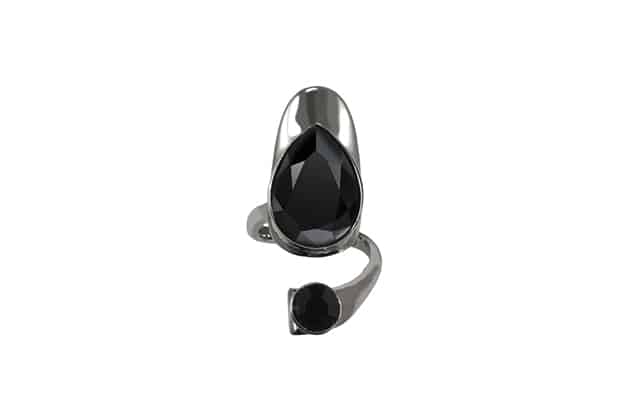 Bague ongle MORTICIA en métal sombre orné de cristaux noirs