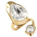 Bague ongle MORTICIA en métal doré orné de cristaux blancs – Image 2