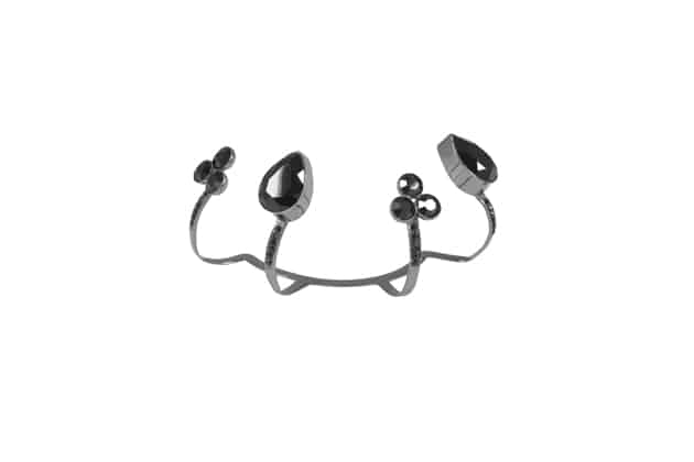 MIRANDA four finger ring in black metal with black crystals