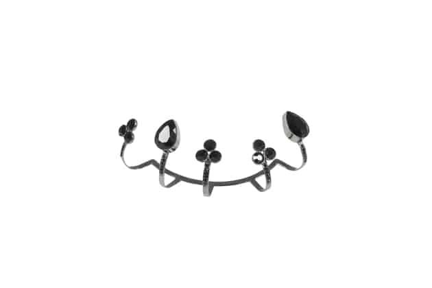 Scintillating ring with black crystals