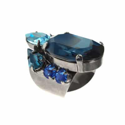 ring with blue oval pear crystals and round black metal on aura tout vu