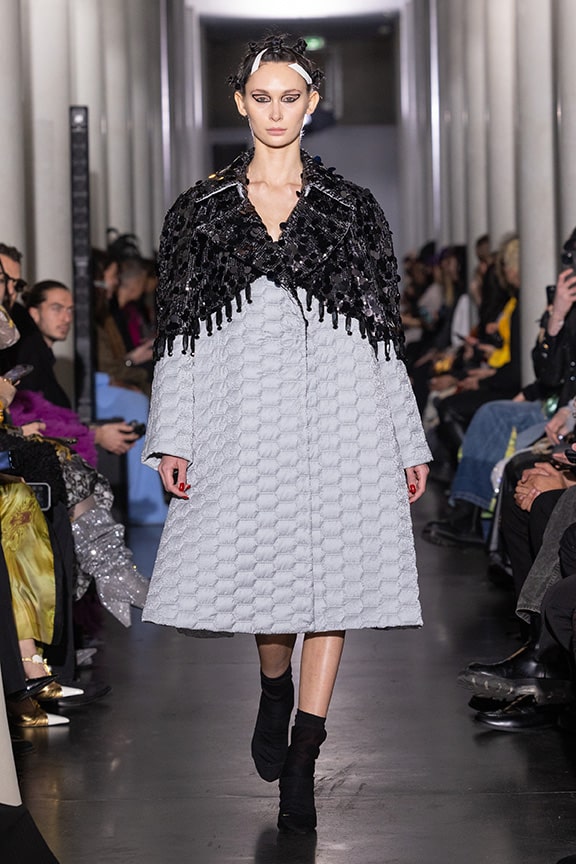 coat by on aura tout vu collection illusion 2024 haute couture fashion week paris