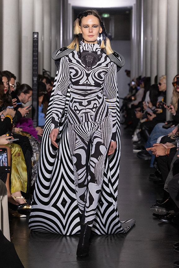 Optical black and white illusion dress byon aura tout vu couture 2024 illusions collection haute couture fashion week paris
