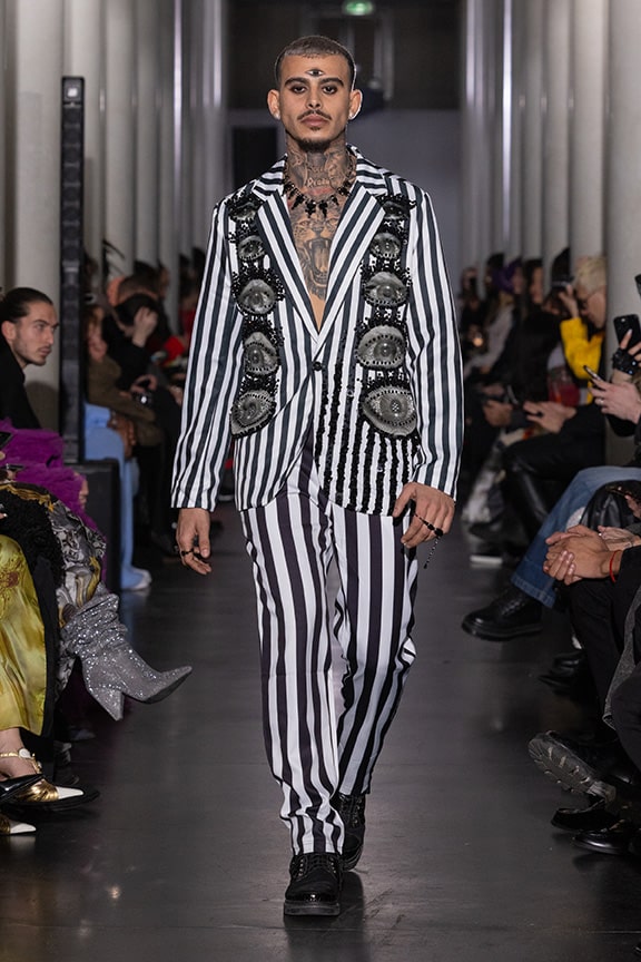 Black and white jacket on aura tout vu couture 2024 illusions collection haute couture fashion week paris
