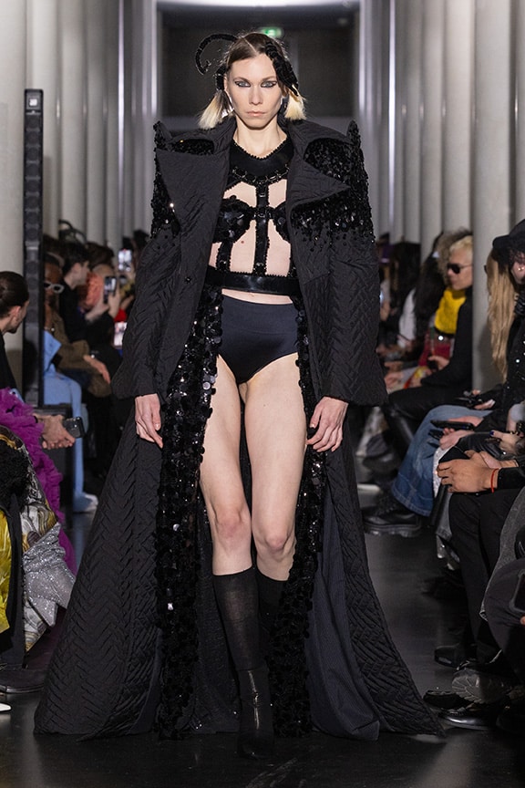 Black coat and harnais dress by on aura tout vu couture 2024 illusions collection haute couture fashion week paris