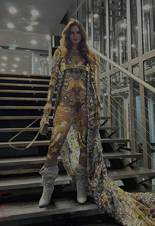 alexandra-zimny-attending-on-aura-tout-vu-show-haute-couture-fashion-week