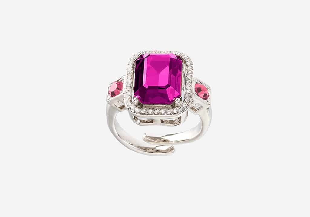 Bague en metal et cristal rectangulaire rose par moulin rouge by on aura tout vu