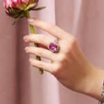 bague en metal et cristal rose moulin rouge par on aura tout vu