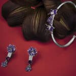 boucles d'oreilles violet cristaux et fleurs émaillage violet zhang zhehan x on aura tout vu