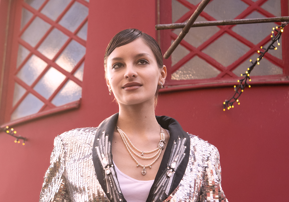 Boucles d'oreilles Soan cristaux et perles – Image 4