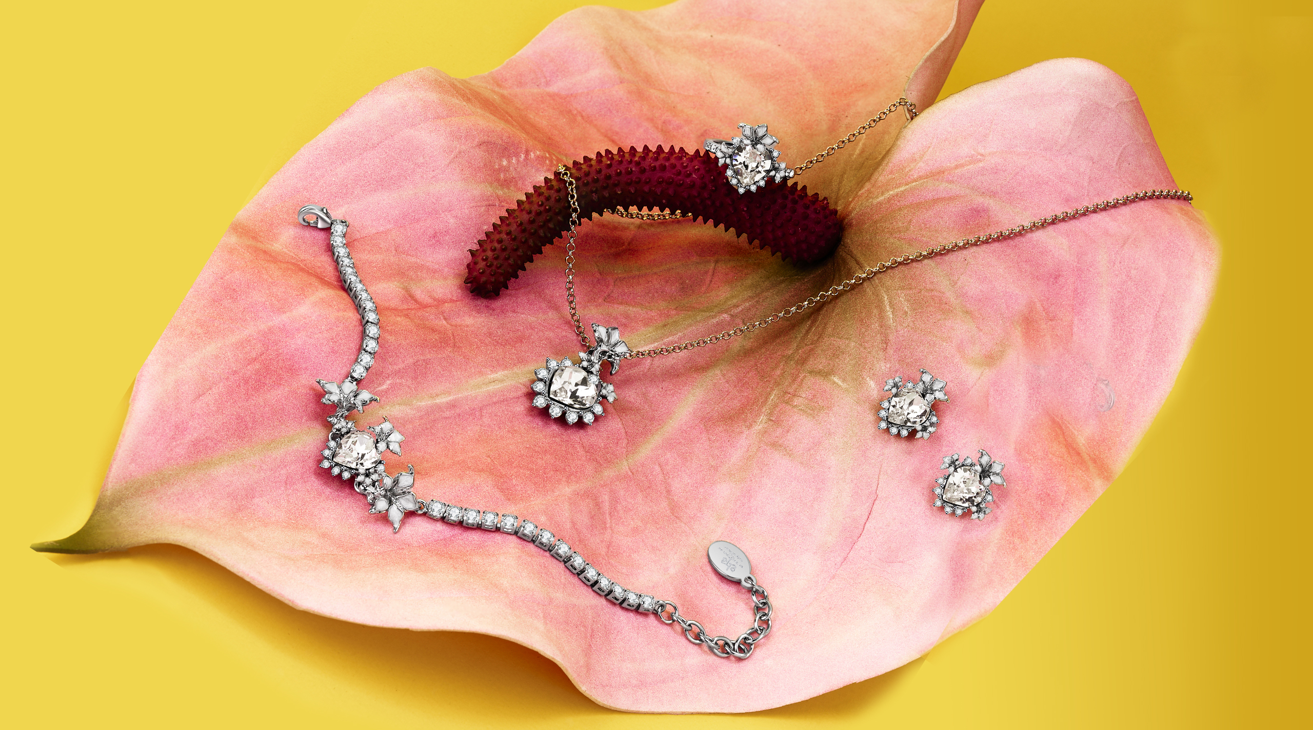 collecrion bijoux strass et fleurs datura de EHz-Z x On Aura Tout Vu
