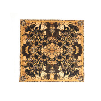 datura zhang- hehan by on aura tout vu carre de twill de soie marron