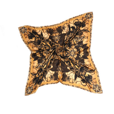 datura zhang- hehan by on aura tout vu carre de twill de soie marron