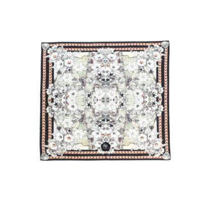 Carré en twill 100 % soie roulotté à la main Gris ehzz by on aura tout vu gris beije fleurs datura