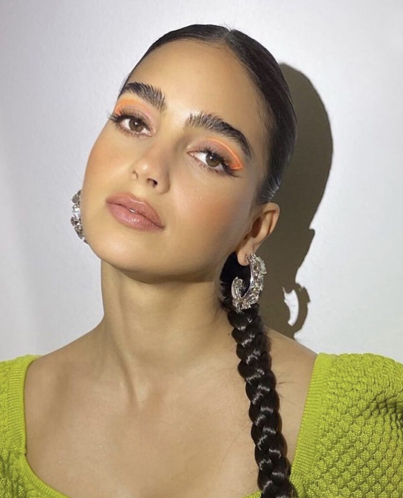 l'actrice mexicaine Melissa Barrera porte des bagues de la collection heritage de On Aura Tout Vu